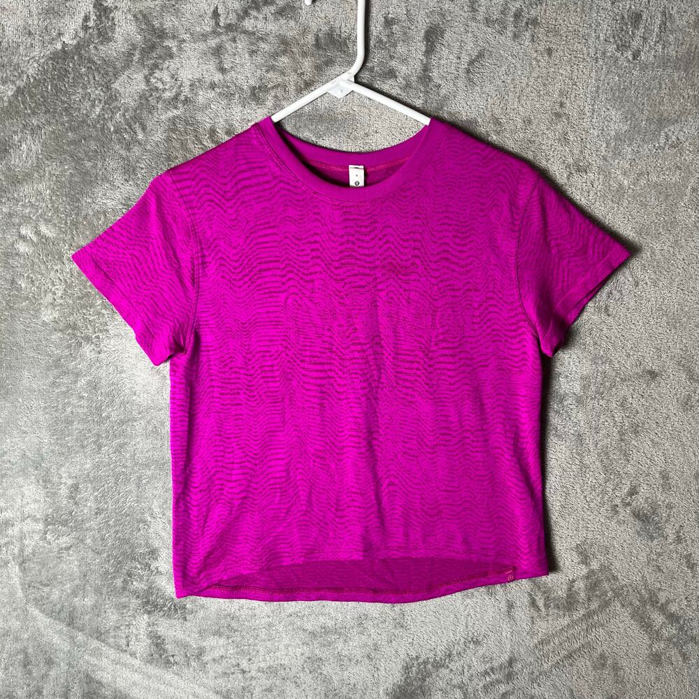 Lululemon Train to Be Seamless Short Sleeve T-Shirt
Ripple Wave Purple Size 6
